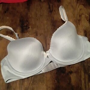 Sexy 34C Body by Victoria's Secret Feminine Grey Cream Lace Padded underwire
